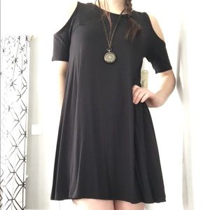 Arizona Jean Co Black Cold Shoulder Short Sleeve Stretchy Dress